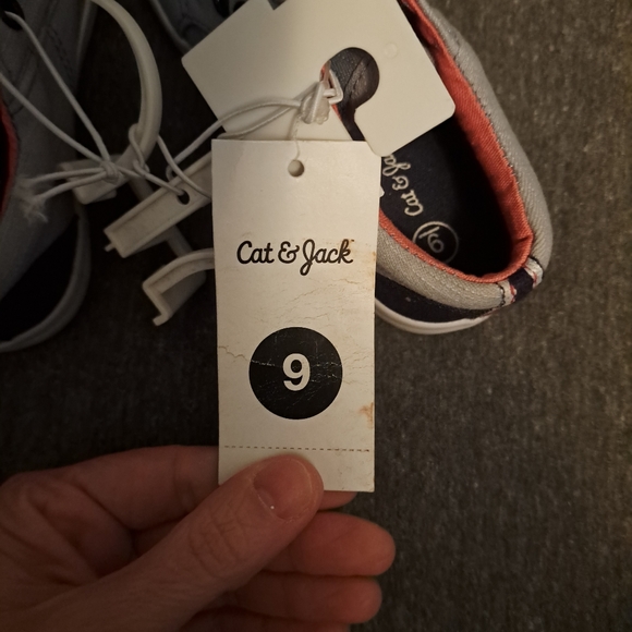 NWT size 9 boys shoes - Picture 3 of 3